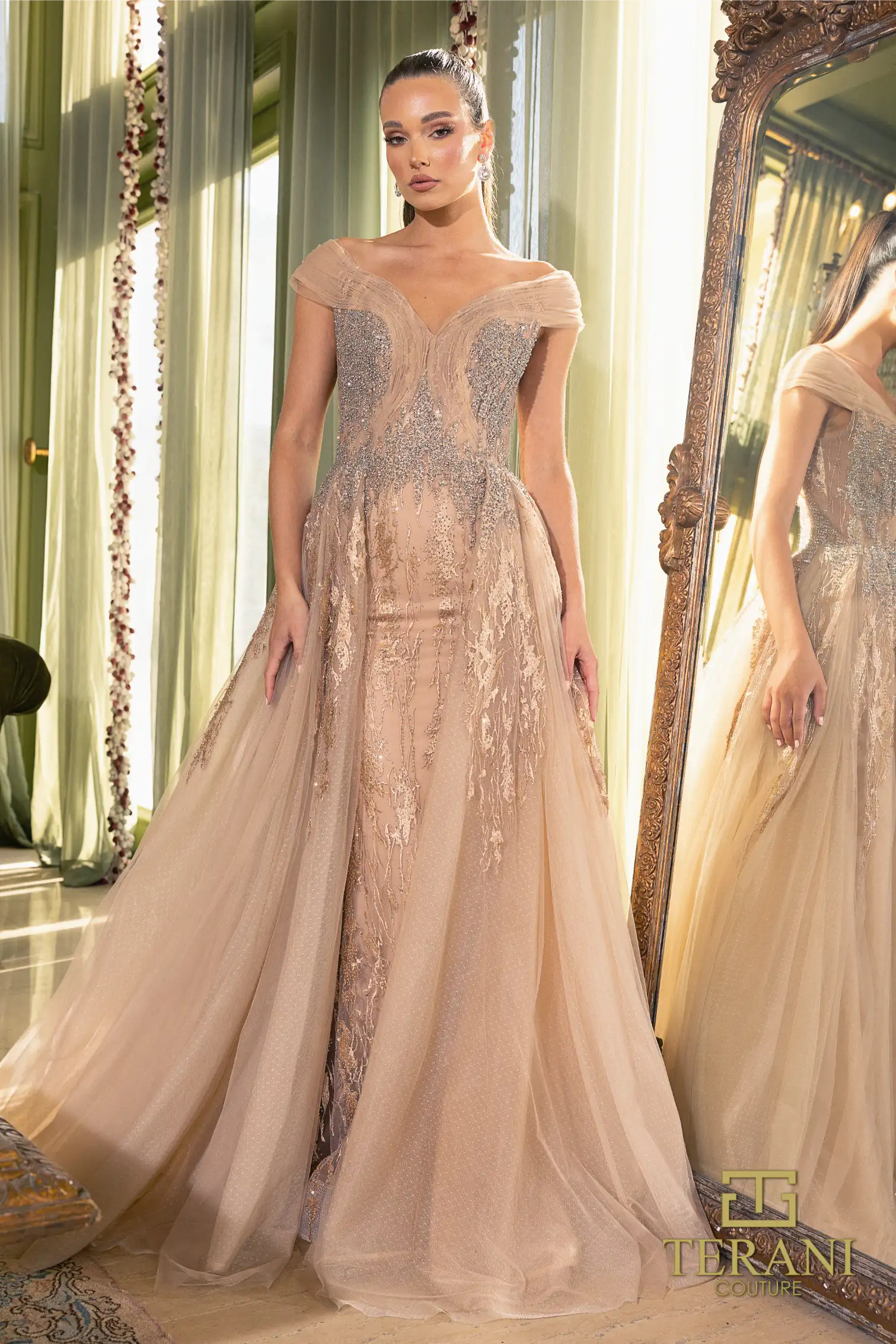 242M3347 Fashionable unclassified dresses