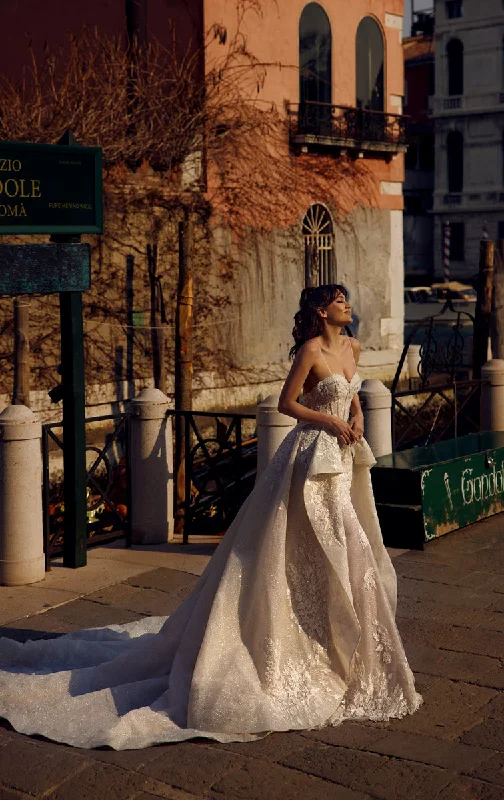 3004 Elegant Bridal Gown